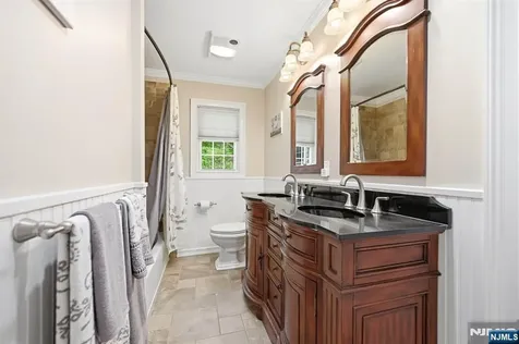 17 Kiowa Terrace Oakland NJ 07436