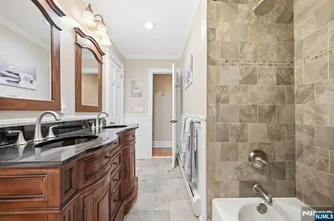 17 Kiowa Terrace Oakland NJ 07436