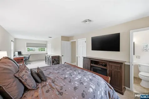 17 Kiowa Terrace Oakland NJ 07436