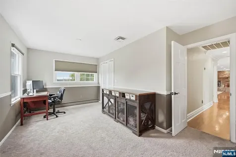 17 Kiowa Terrace Oakland NJ 07436
