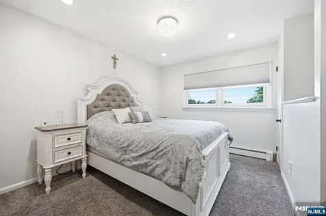 17 Kiowa Terrace Oakland NJ 07436