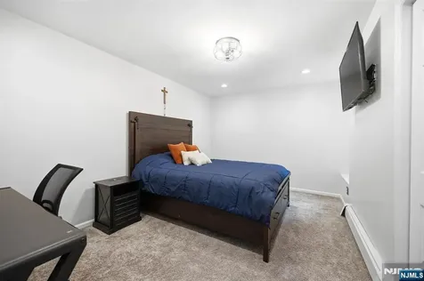 17 Kiowa Terrace Oakland NJ 07436