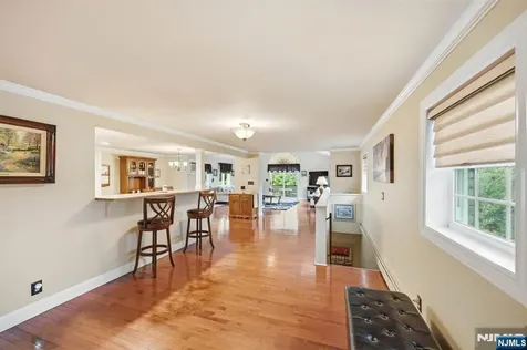 17 Kiowa Terrace Oakland NJ 07436