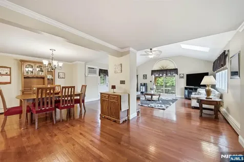 17 Kiowa Terrace Oakland NJ 07436
