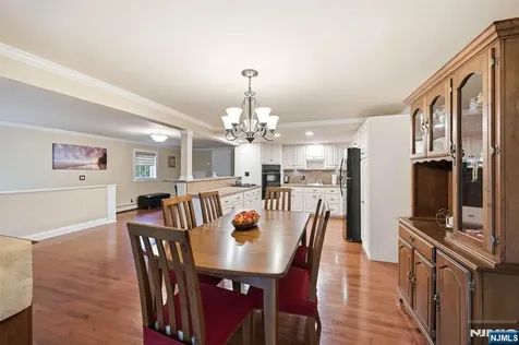 17 Kiowa Terrace Oakland NJ 07436