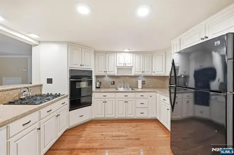 17 Kiowa Terrace Oakland NJ 07436