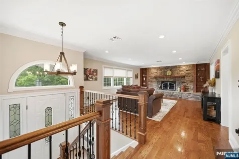17 Kiowa Terrace Oakland NJ 07436