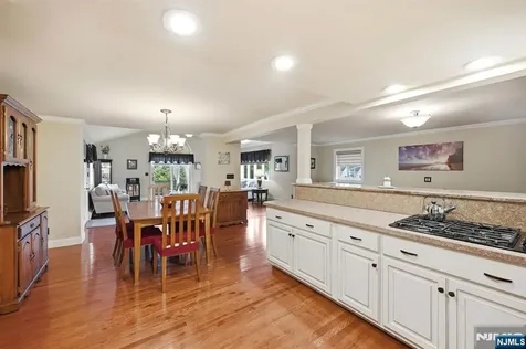 17 Kiowa Terrace Oakland NJ 07436