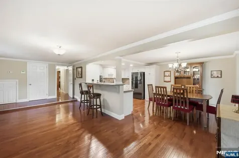 17 Kiowa Terrace Oakland NJ 07436