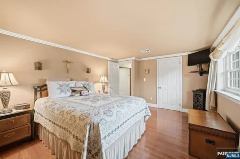 17 Kiowa Terrace Oakland NJ 07436