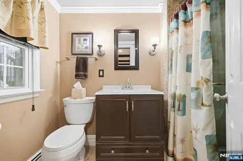 17 Kiowa Terrace Oakland NJ 07436
