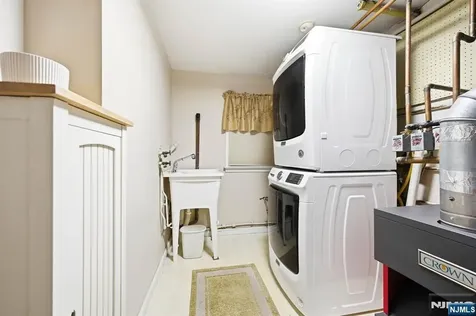 17 Kiowa Terrace Oakland NJ 07436