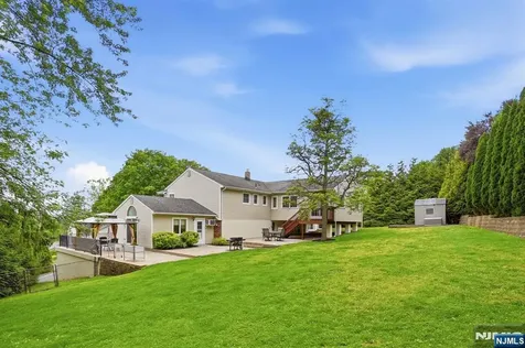 17 Kiowa Terrace Oakland NJ 07436