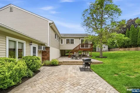17 Kiowa Terrace Oakland NJ 07436
