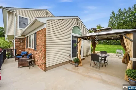 17 Kiowa Terrace Oakland NJ 07436