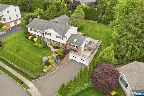 17 Kiowa Terrace Oakland NJ 07436