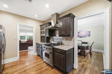 17 Kiowa Terrace Oakland NJ 07436