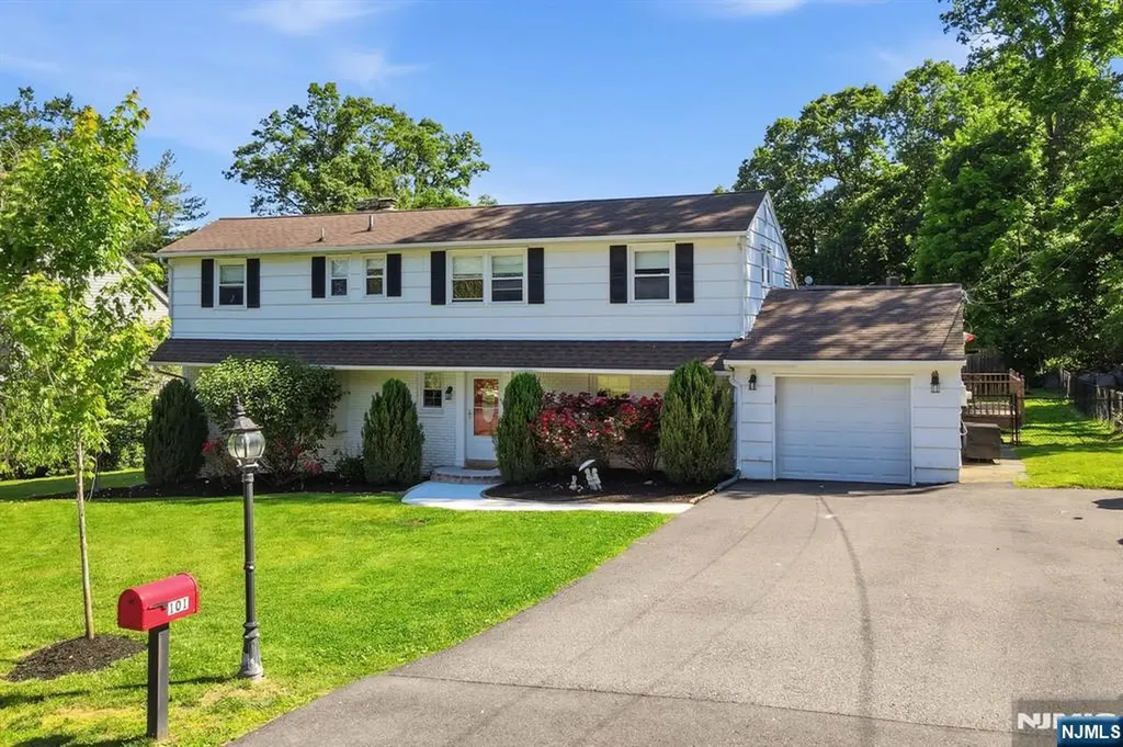 101 Walnut Street Oakland NJ 07436