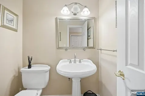101 Walnut Street Oakland NJ 07436