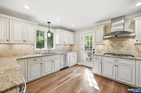101 Walnut Street Oakland NJ 07436