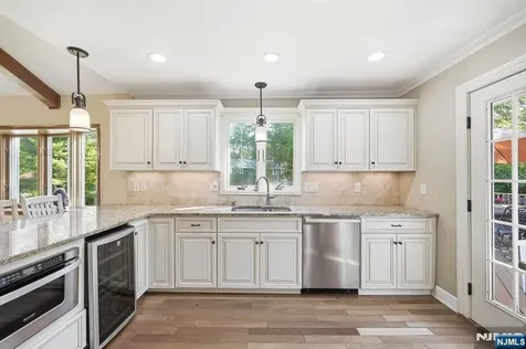 101 Walnut Street Oakland NJ 07436