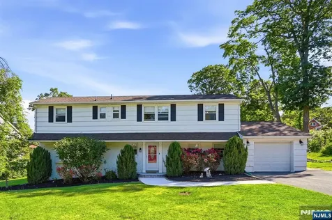 101 Walnut Street Oakland NJ 07436