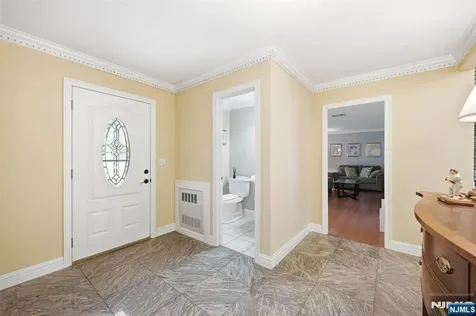 101 Walnut Street Oakland NJ 07436