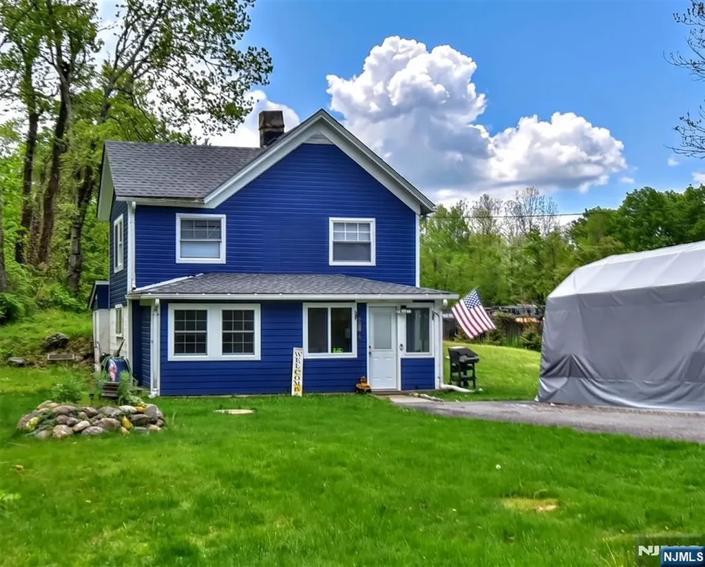42 Kanouse Road West Milford NJ 07435