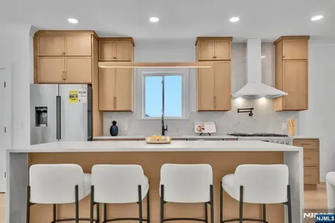 519 4th Street Palisades Park NJ 07650