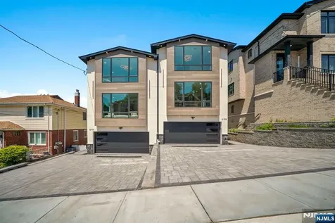 519 4th Street Palisades Park NJ 07650