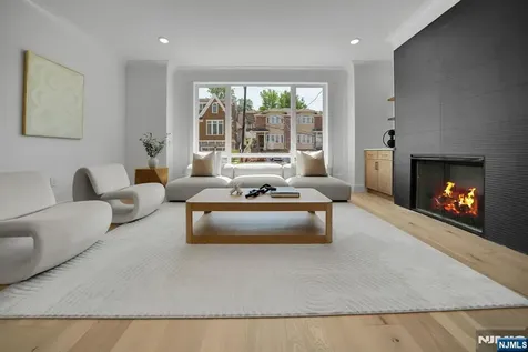 519 4th Street Palisades Park NJ 07650