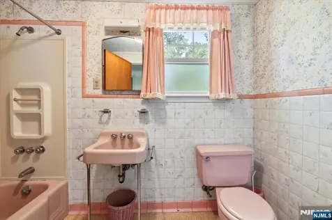 252 Saint Nicholas Avenue Hillsdale NJ 07642