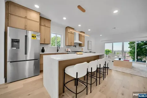 519 4th Street Palisades Park NJ 07650