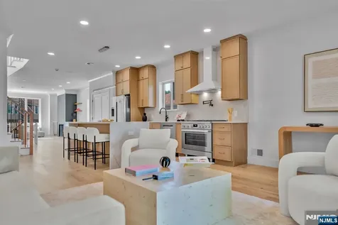 519 4th Street Palisades Park NJ 07650