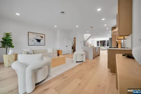519 4th Street Palisades Park NJ 07650