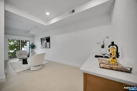 519 4th Street Palisades Park NJ 07650