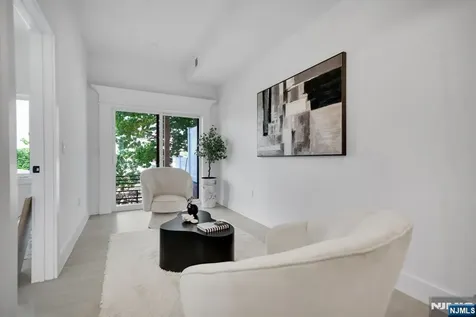 519 4th Street Palisades Park NJ 07650