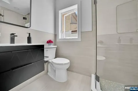 519 4th Street Palisades Park NJ 07650