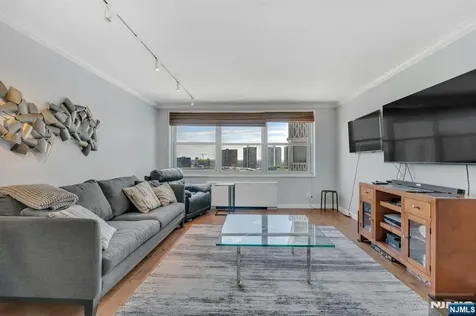 2000 Linwood Avenue Fort Lee NJ 07024