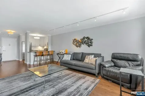 2000 Linwood Avenue Fort Lee NJ 07024