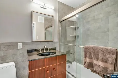 2000 Linwood Avenue Fort Lee NJ 07024