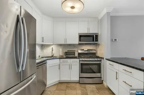 2000 Linwood Avenue Fort Lee NJ 07024