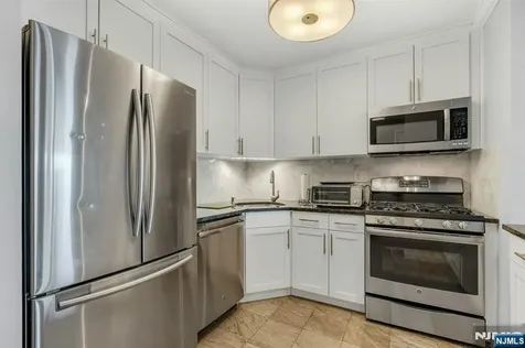 2000 Linwood Avenue Fort Lee NJ 07024
