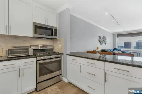 2000 Linwood Avenue Fort Lee NJ 07024