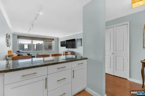 2000 Linwood Avenue Fort Lee NJ 07024