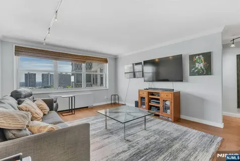 2000 Linwood Avenue Fort Lee NJ 07024