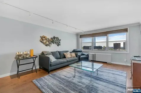 2000 Linwood Avenue Fort Lee NJ 07024