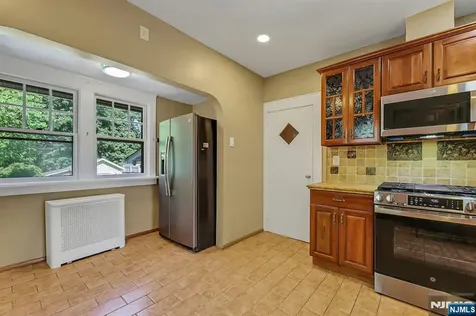 6 Colonial Court Dumont NJ 07628