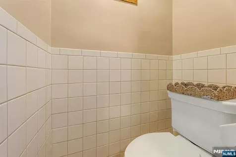 6 Colonial Court Dumont NJ 07628