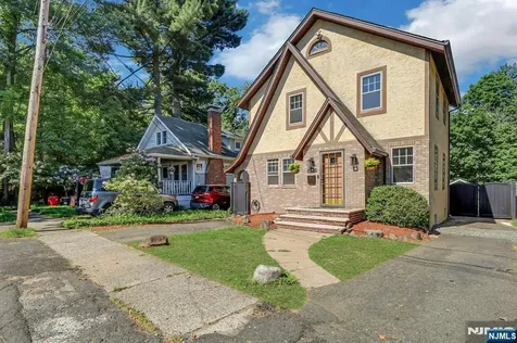 6 Colonial Court Dumont NJ 07628
